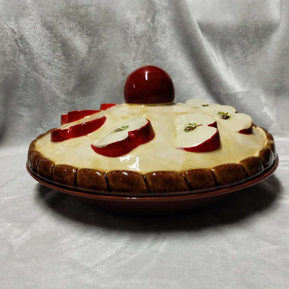 Farmhouse Apple Pie Baker Covered Ceramic Pie Plate Portugal Style 2-piece Set